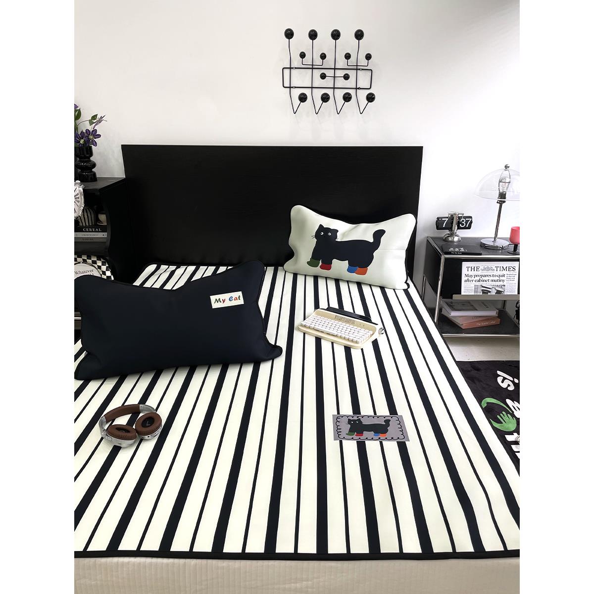 花田小汐 煤球喵喵 夏季凉感冰丝凉席三件套可折叠可水洗1.5米1.8