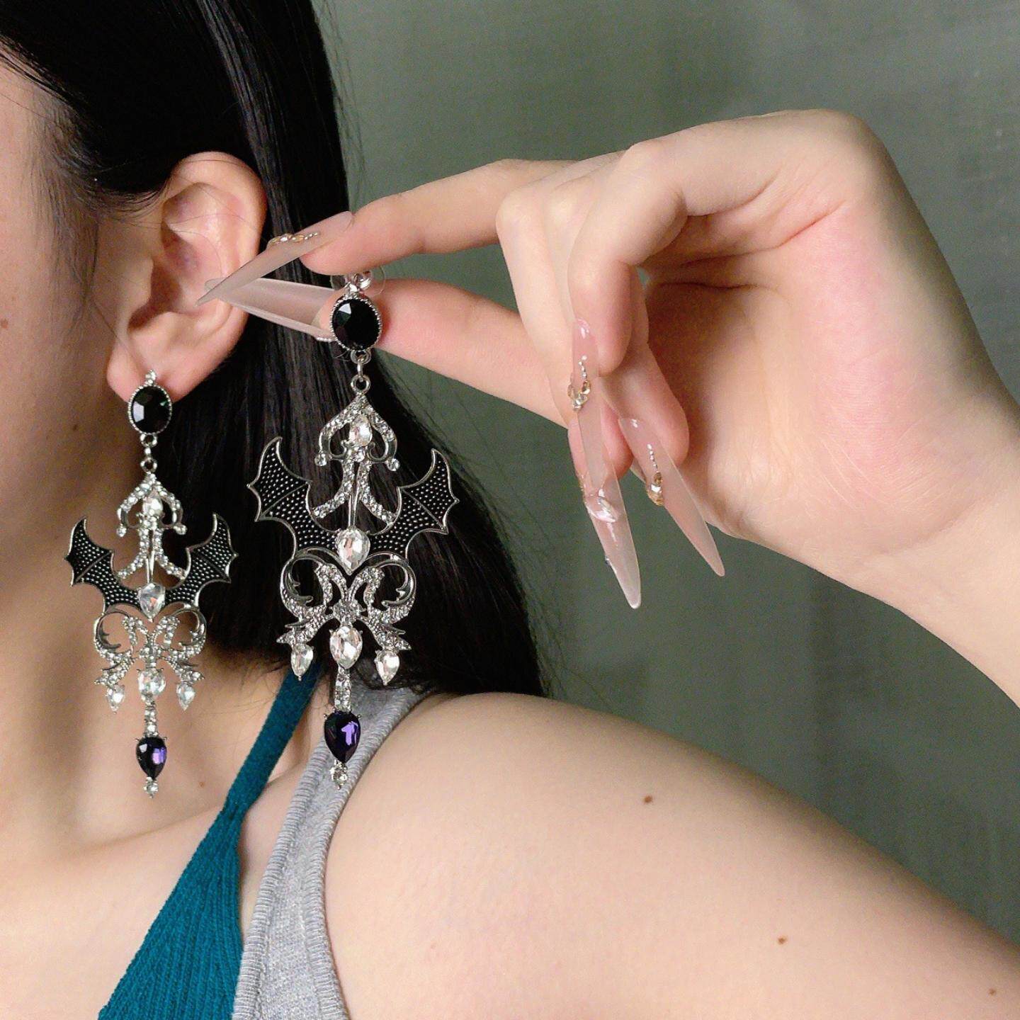 暗黑甜酷镶钻蝙蝠翅膀水滴长款耳环时尚欧美气质高级感夸张耳饰女