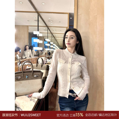 吴太甜设计感高领纽扣针织开衫