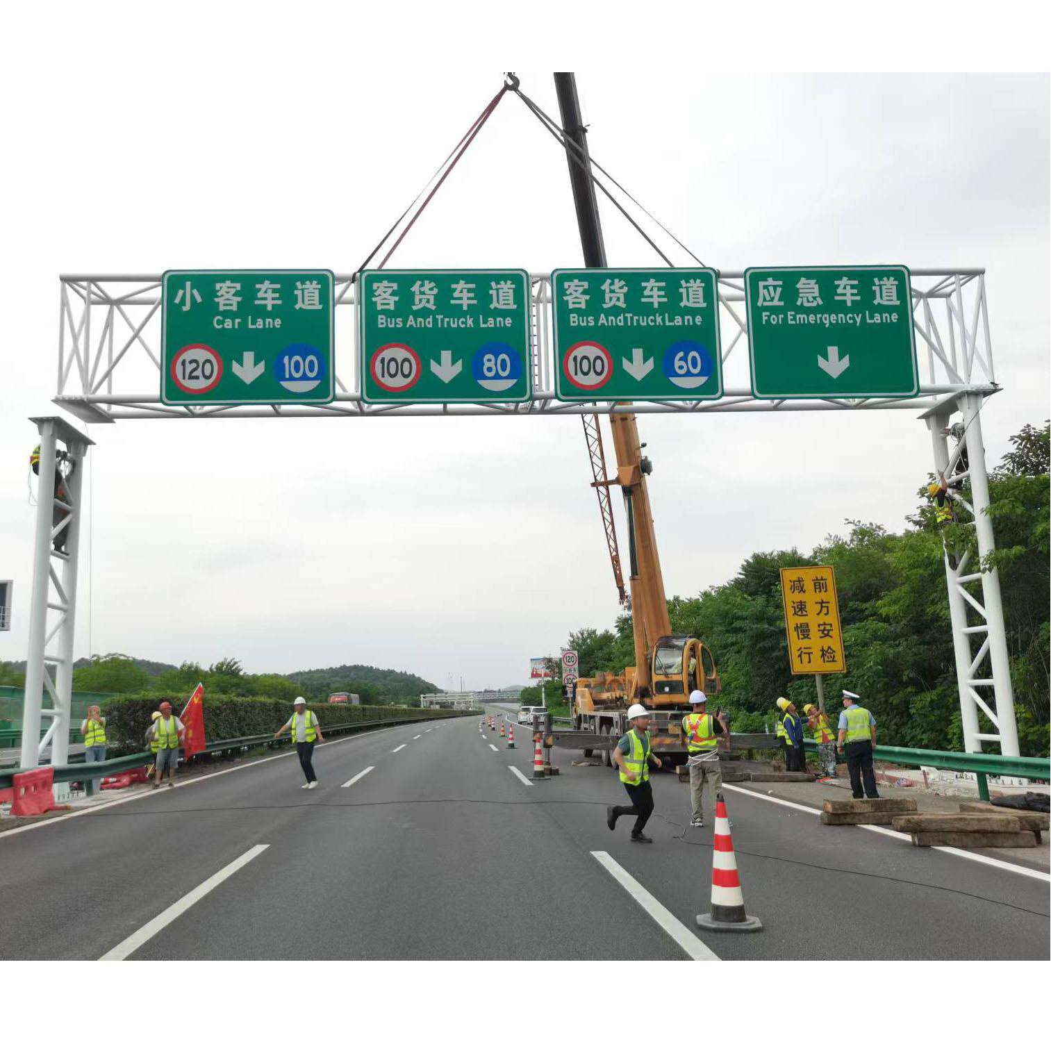 高速公路龙门架交通安全防护设施国道省道安全指示牌限高架路垮