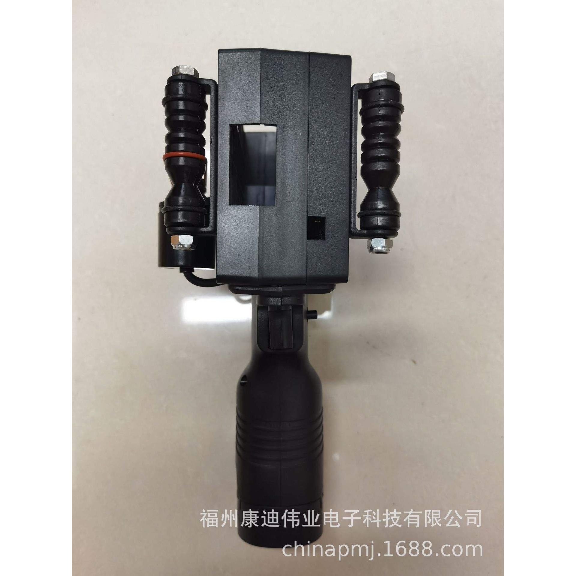乌兹斯坦语一寸喷码机A Uzbek 25.4mm handheld inkjet printer