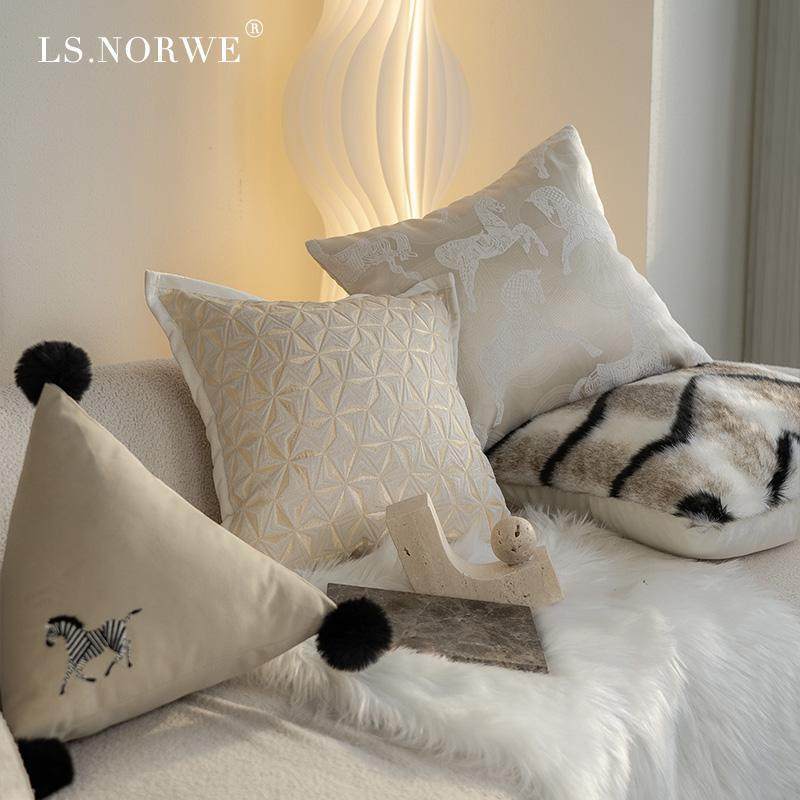 抱枕法式沙发客厅靠枕异形酒店样板间装饰马摆件轻奢高级床头靠垫