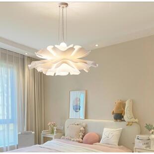 北欧主卧室灯现代简约大气花瓣花朵吊灯家用大厅吊顶灯餐厅灯具