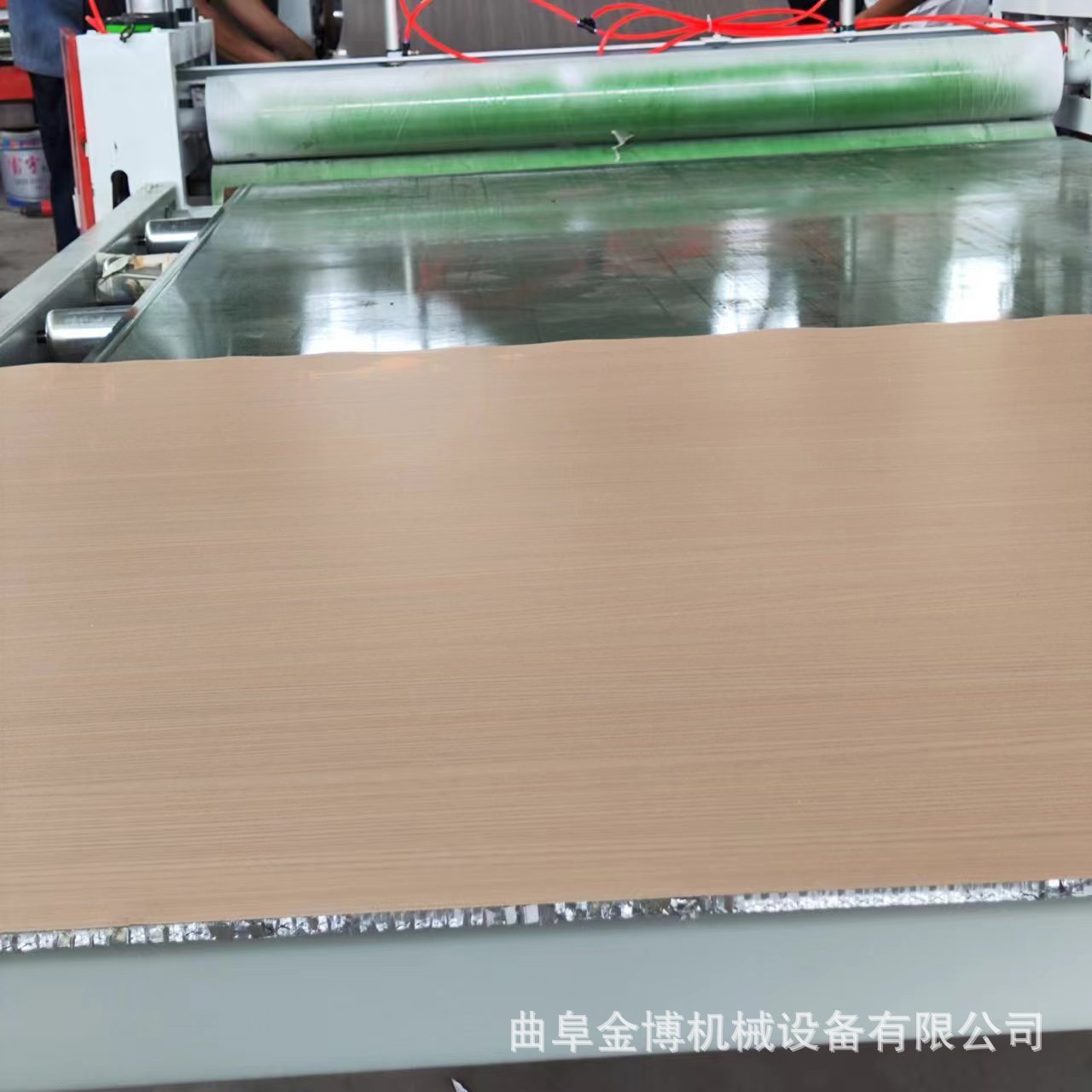 防火板蜂窝铝板片对片压贴流程