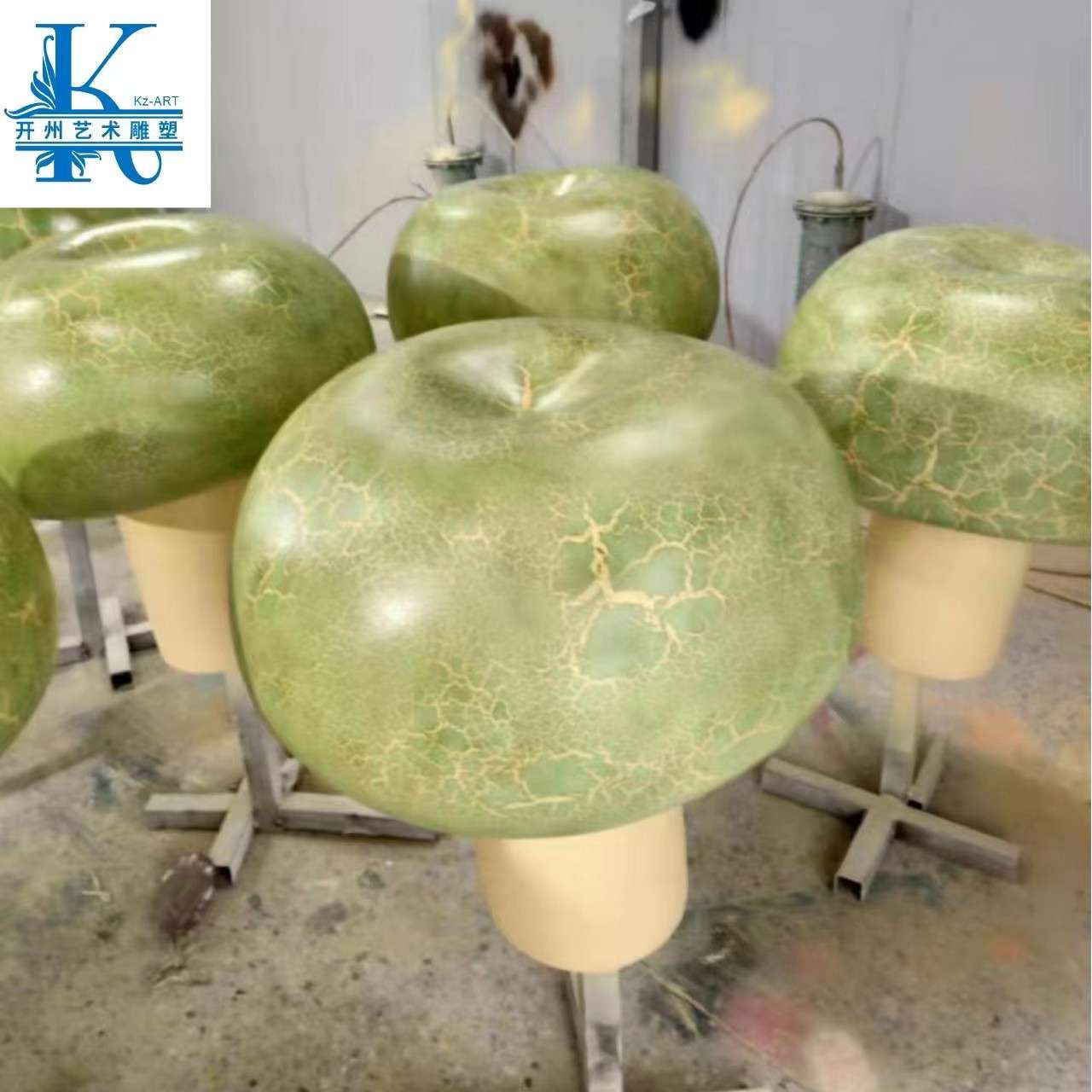 商场蘑菇美陈户外大型雕像圣诞新年大摆件小品道具门景观装饰雕塑
