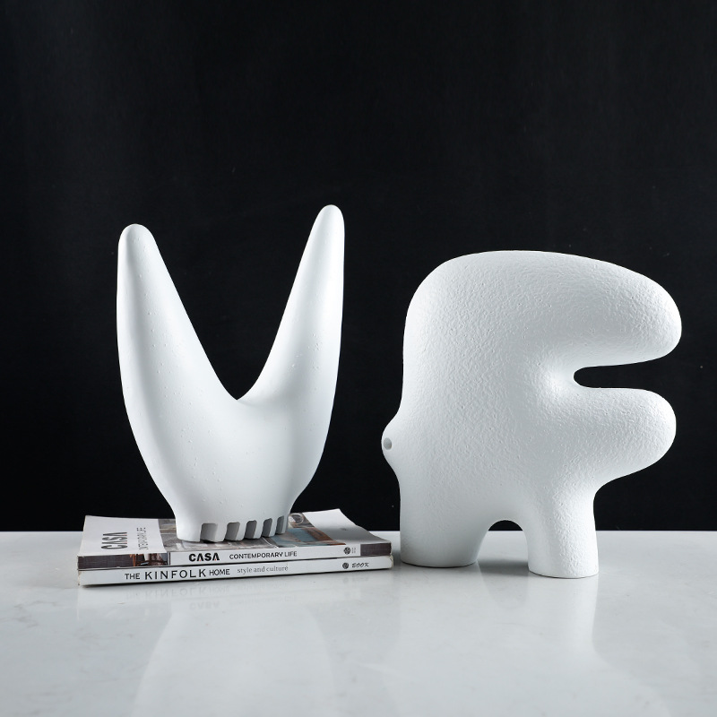 简约现代艺术抽象字母创意雕塑摆件家居客厅桌面样板房软装饰品