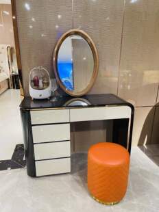 实木梳妆台新款北欧轻奢风网红收纳柜卧室简约带凳子化妆桌批发