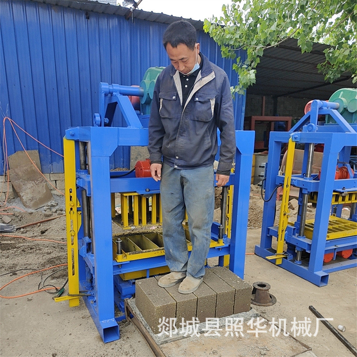 QT4-40小型电动多功能水泥路面砖混凝土砌块成型制砖机