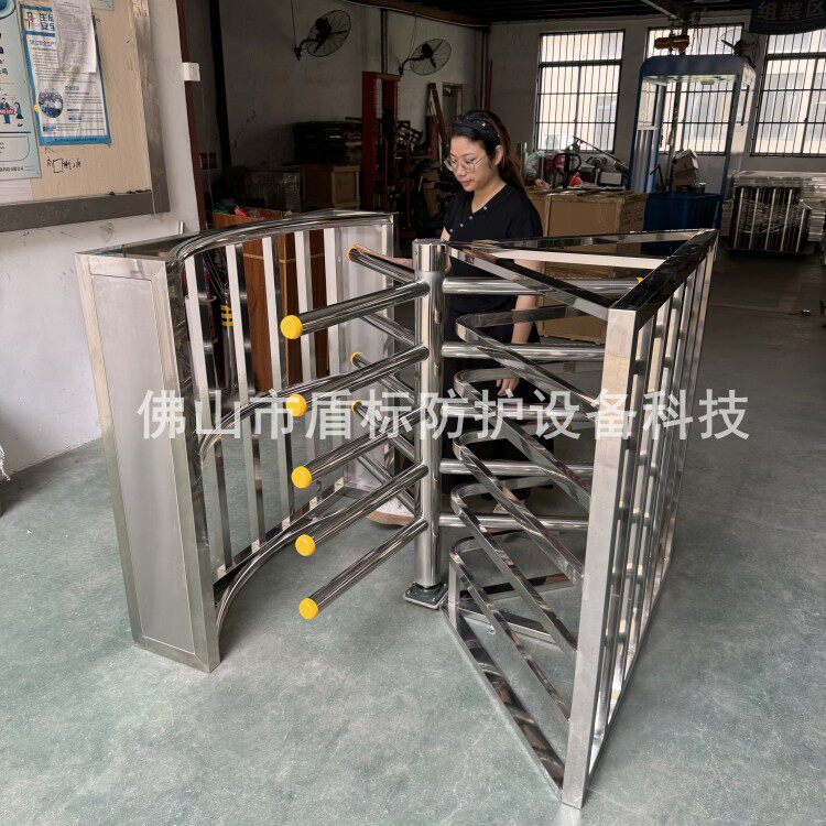 盾标防护单向栅栏半高单向转闸 十字栅栏客运站手动半高旋转闸