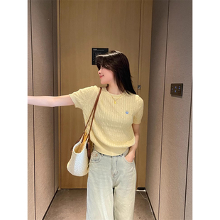 黄色麻花刺绣短袖针织衫女夏季薄款洋气减龄正肩圆领t恤短款上衣