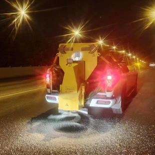 货现撒盐机 撒螺旋蛟车龙盐设备 路面化雪945撒布机 高速公路载式