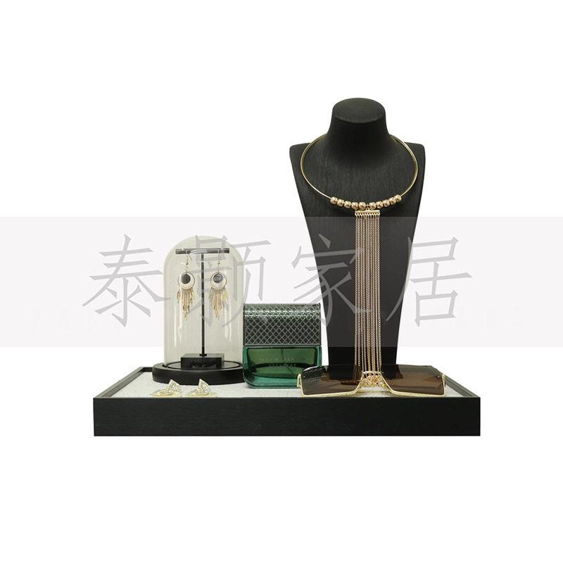 样板衣帽间台面现简约耳饰玻璃罩香水道具软装首饰托盘组合