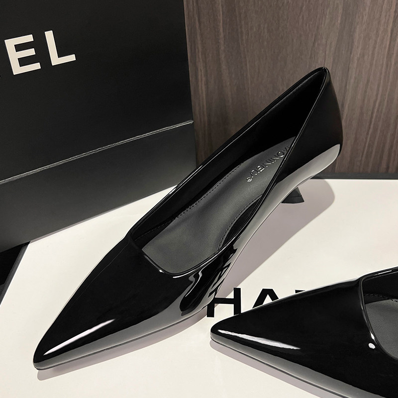 黑色软皮细跟高跟鞋女2026春秋季新款尖头中跟职业通勤工作鞋单鞋