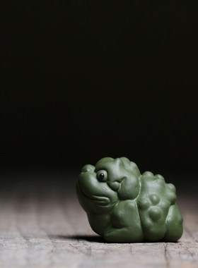 新款 沐合 绿泥三脚小金蟾蟾宝宝绿色小巧茶宠茶玩摆件角迷你茶宠