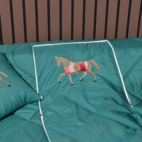 马到成功刺绣抱枕被两用午睡枕头被汽载靠枕办公室空调毯二合一