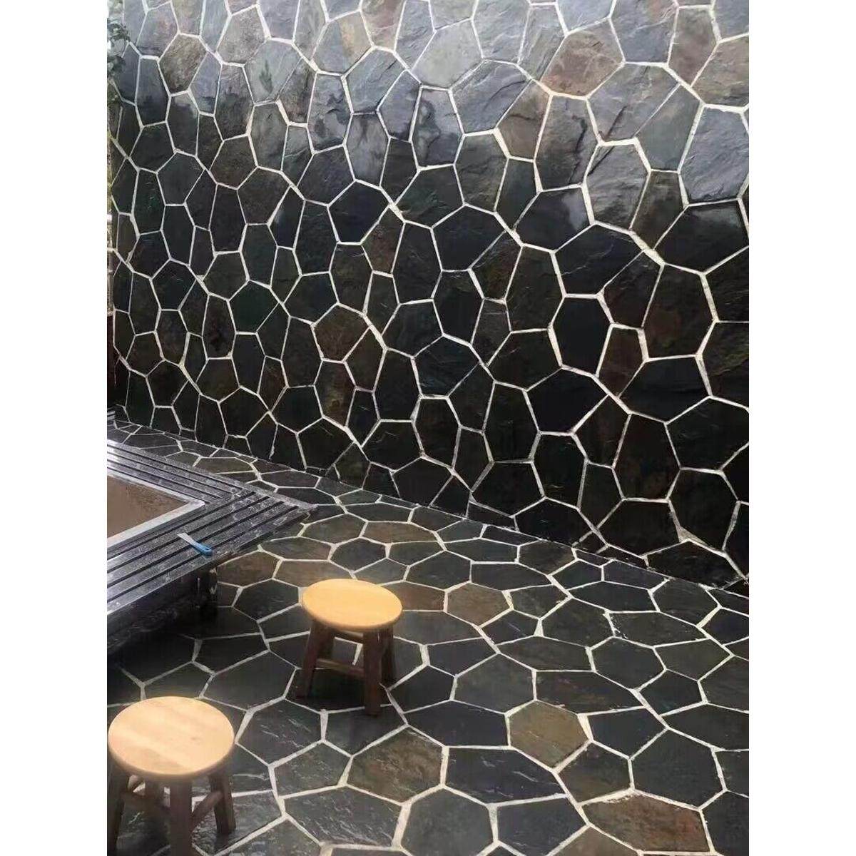 天然青石板黑色绣色不规则碎拼石冰裂纹多边形围墙石锈色胶粘网贴