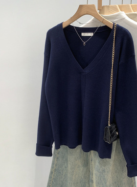 灰色内搭毛衣宽松v领针织打底衫女秋冬2025新款慵懒风感上衣