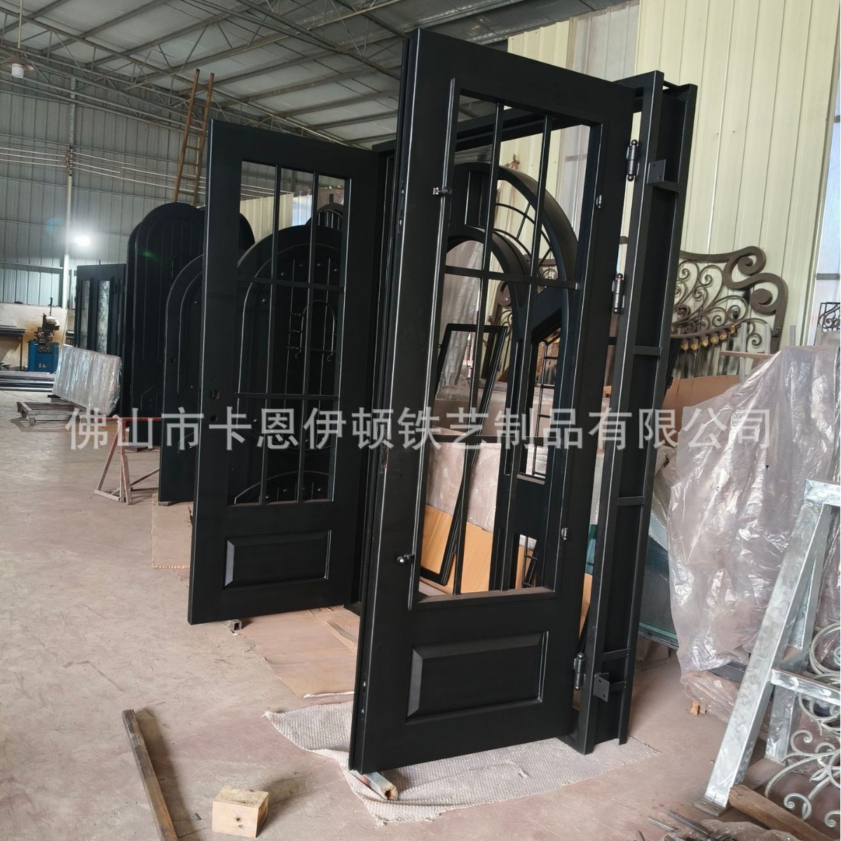 别墅庭院铁艺玻璃电动推拉门