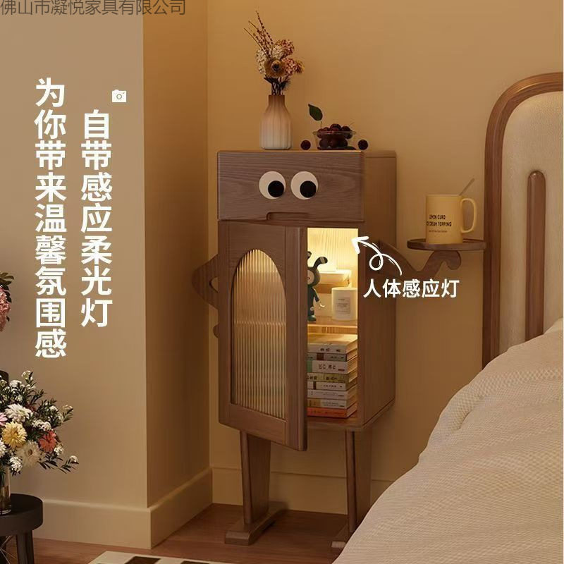 实木带灯机器人床头柜