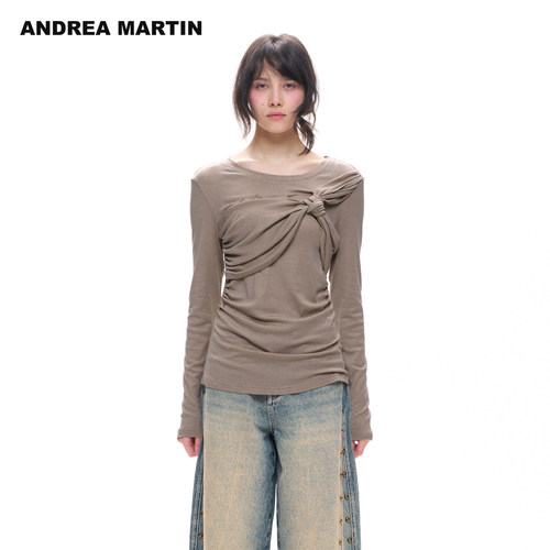 ANDREA MARTIN2026冬季新款棕色斜扭结打底衫烫钻女短收腰长袖T恤