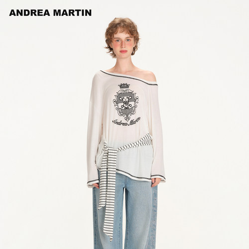 ANDREA MARTIN2026秋季新款徽章印花斜肩系带长袖轻薄女上衣T恤