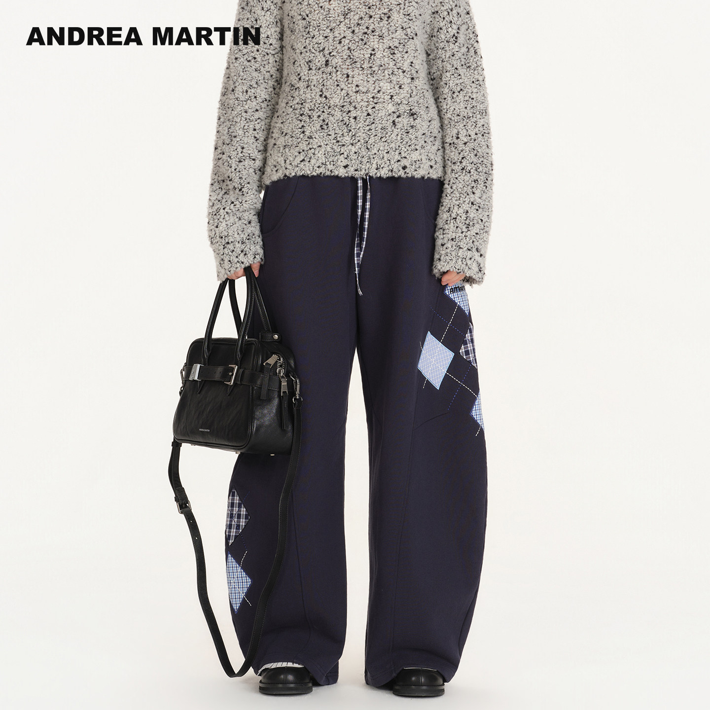 ANDREA MARTIN2026春季新款菱形格贴布宽松休闲卫裤纯棉弯刀裤,女装/女士精品,休闲裤,淘宝优惠券,粉丝福利购,淘宝优惠卷