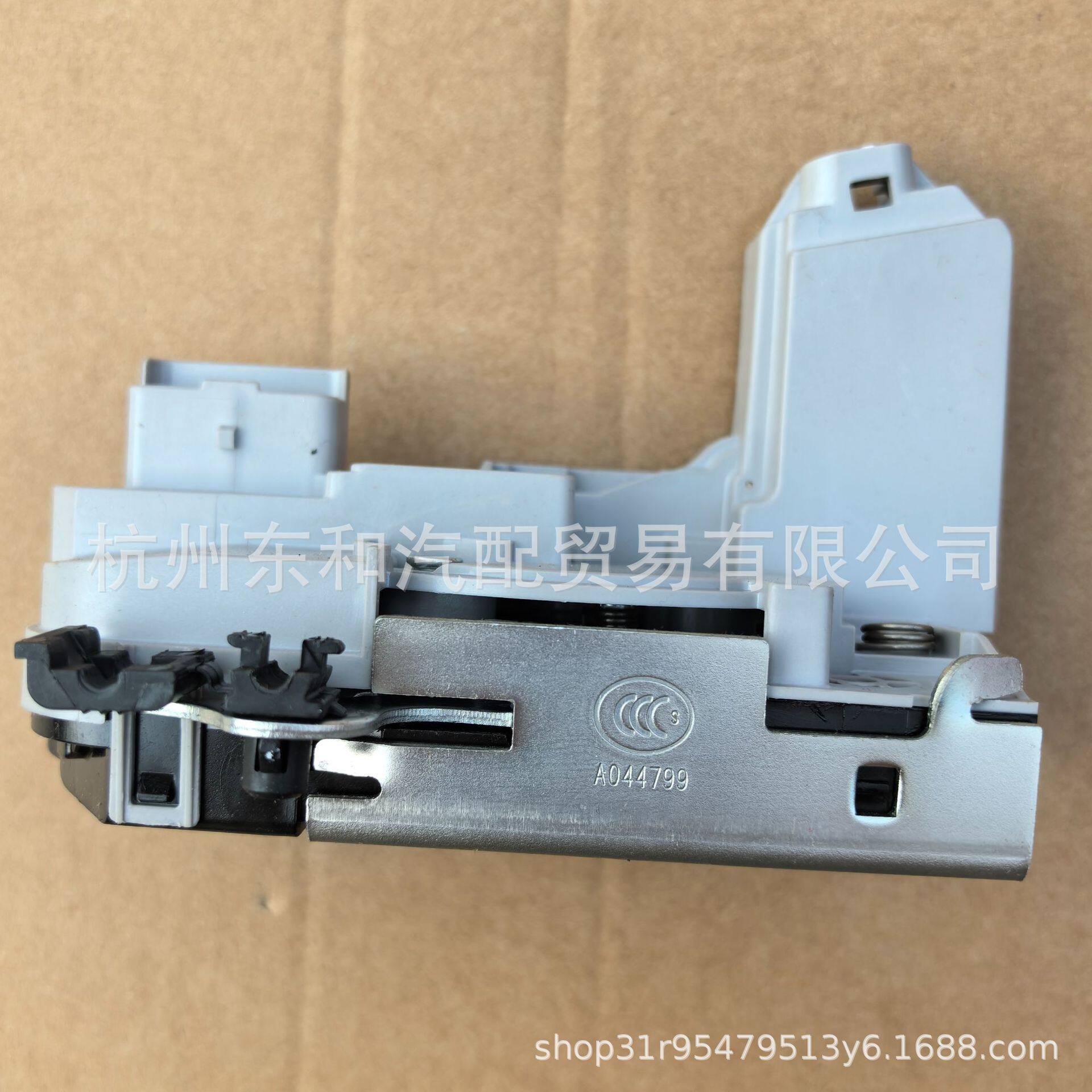 适用于荣威名爵汽车配件前门锁块右30004536/MG3X车型