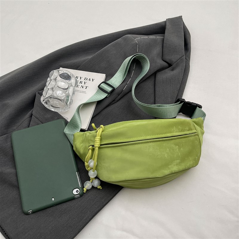 日系ins风潮运动胸包女2024韩版百搭休闲手机腰包简约斜挎包