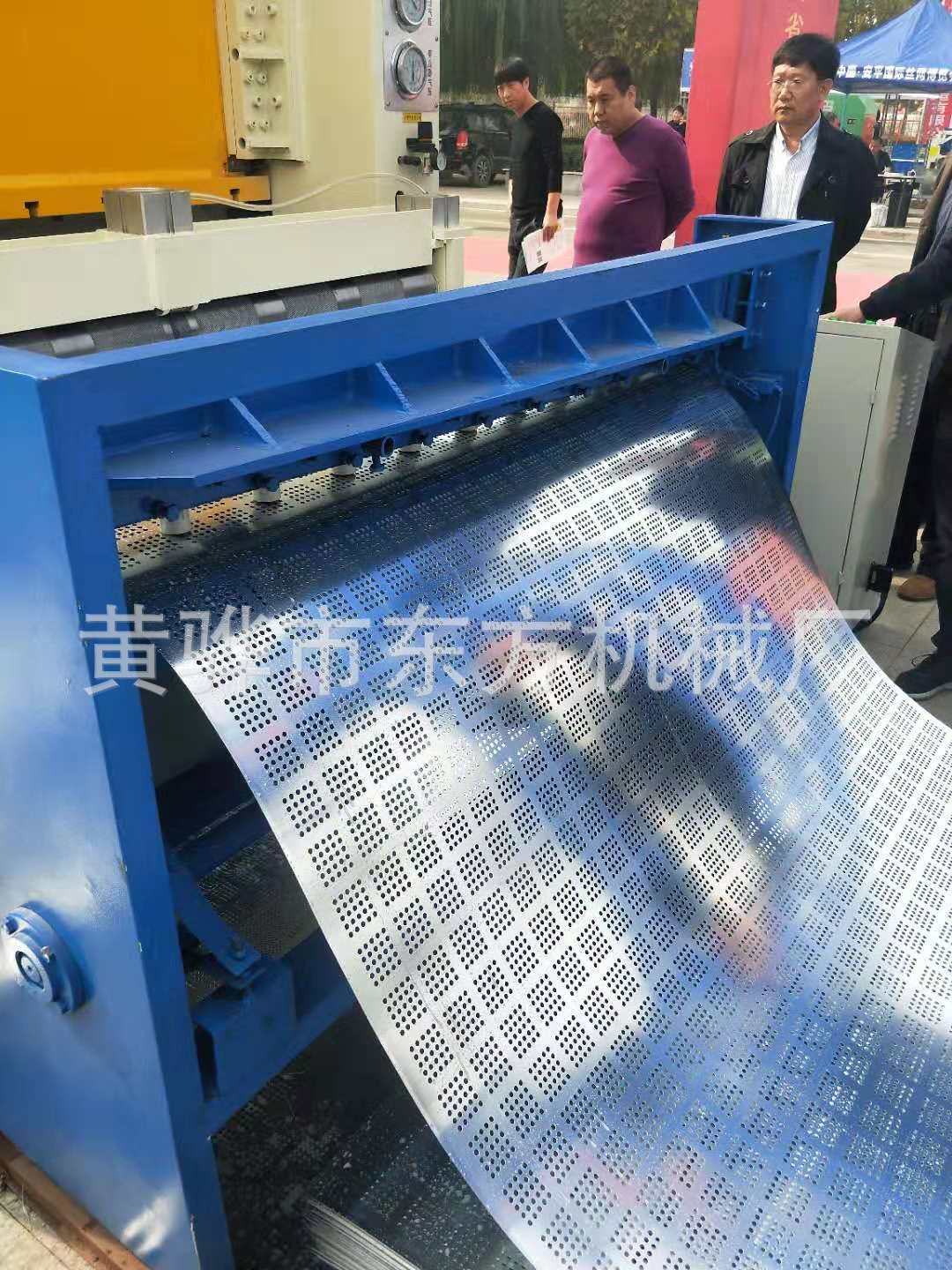 生产金属板抑尘网设备 隔音网冲孔机 异型网冲网机 钢板网机厂家