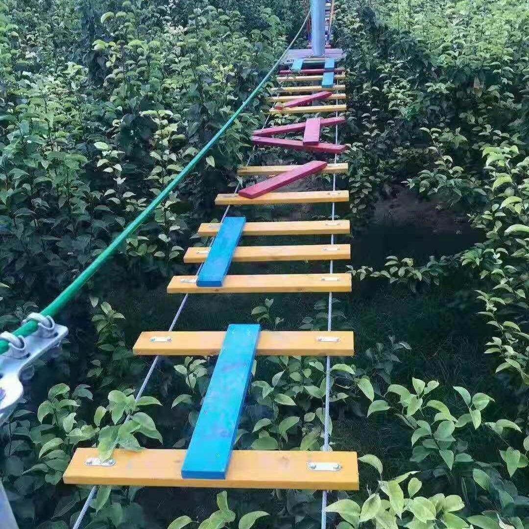 景区丛林穿越户外拓展游乐设施亲子森林穿梭探险闯关项目设备厂家