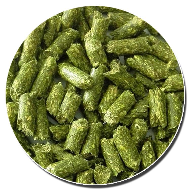 厂家养殖场专用饲草紫花苜蓿草颗粒袋装100斤直销今年新草