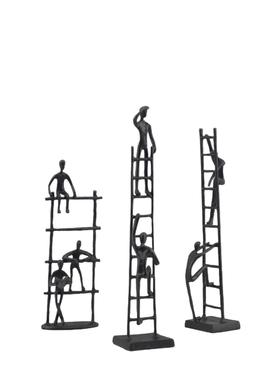 简约现代金属黑色攀登人物摆件样板房售楼部家居客厅创意软装饰品