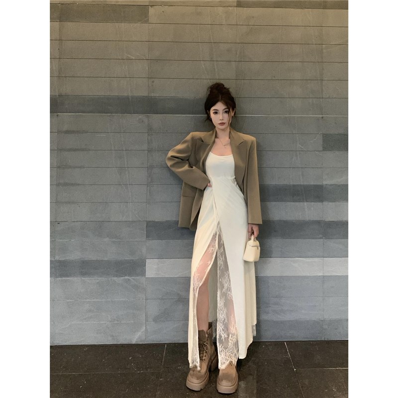 蕾丝吊带连衣裙女2024春装新款欧货高级感甜辣收腰长裙黑色小礼裙