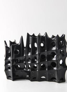 现代简约艺术几工何瓷镂空花瓶样板房花花器餐桌陶CHQ22030软装艺