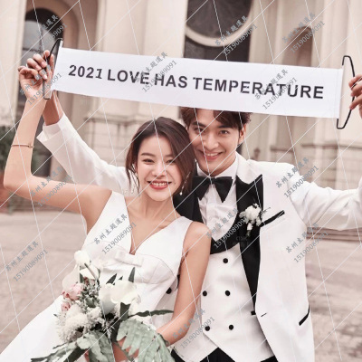 户外婚纱旅拍道具手举牌创意街拍道具影楼摄影外景手拿拍照道具新