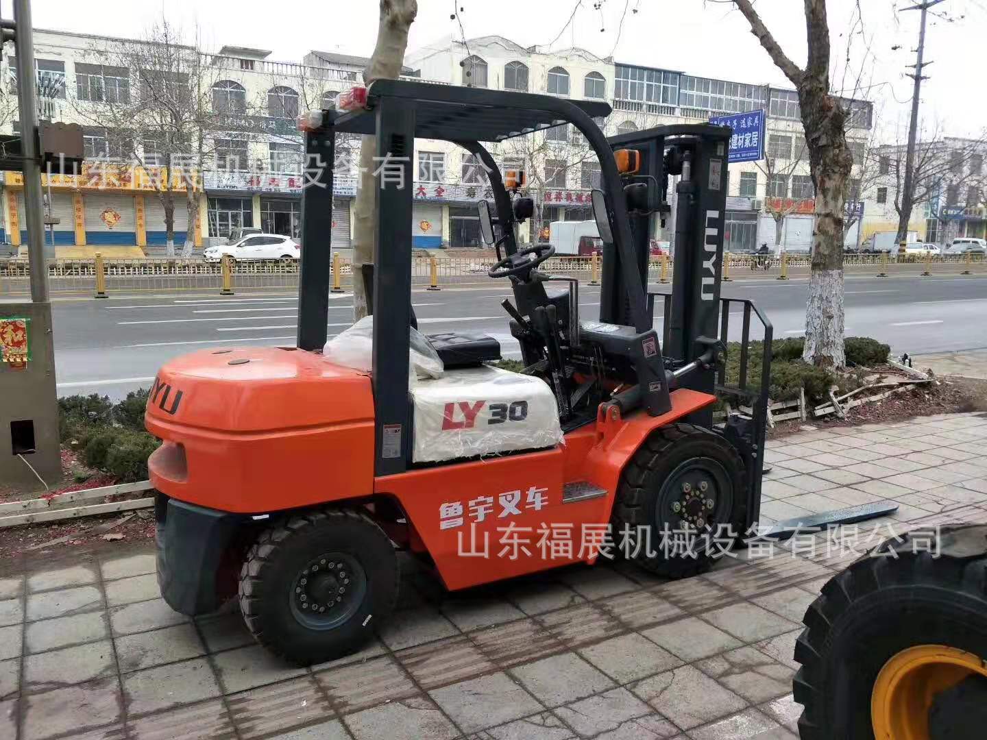 加高龙门架加长货叉 云内发动机货物叉车 新款鲁宇1.5吨叉车