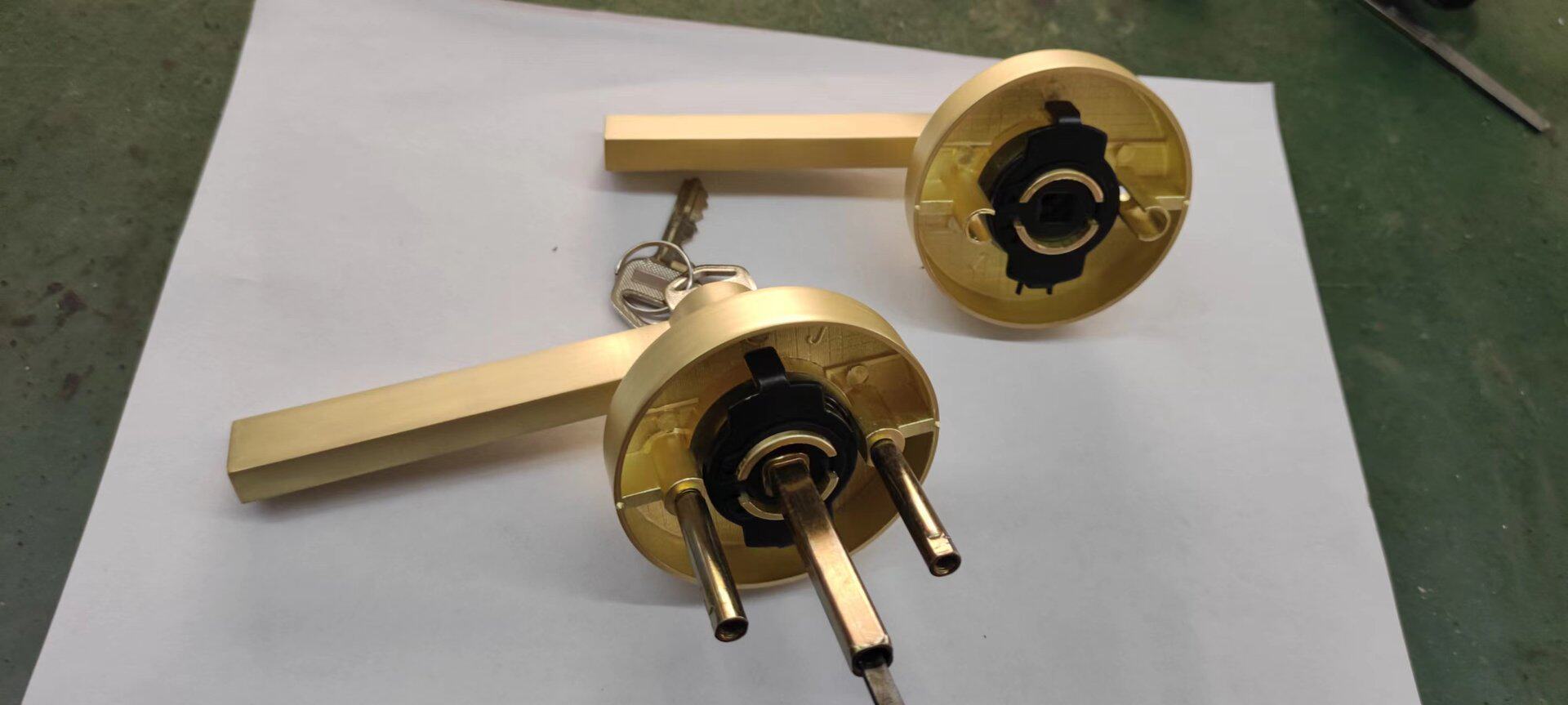 房门三杆锁锌合金分体执手锁方形室内门锁通用型卫生间锁具轻奢风