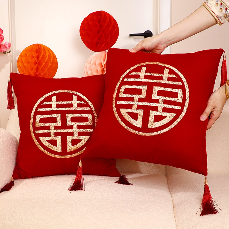 现货速发结婚喜字抱枕一对红色客厅沙发靠垫婚房床上压床靠枕布置