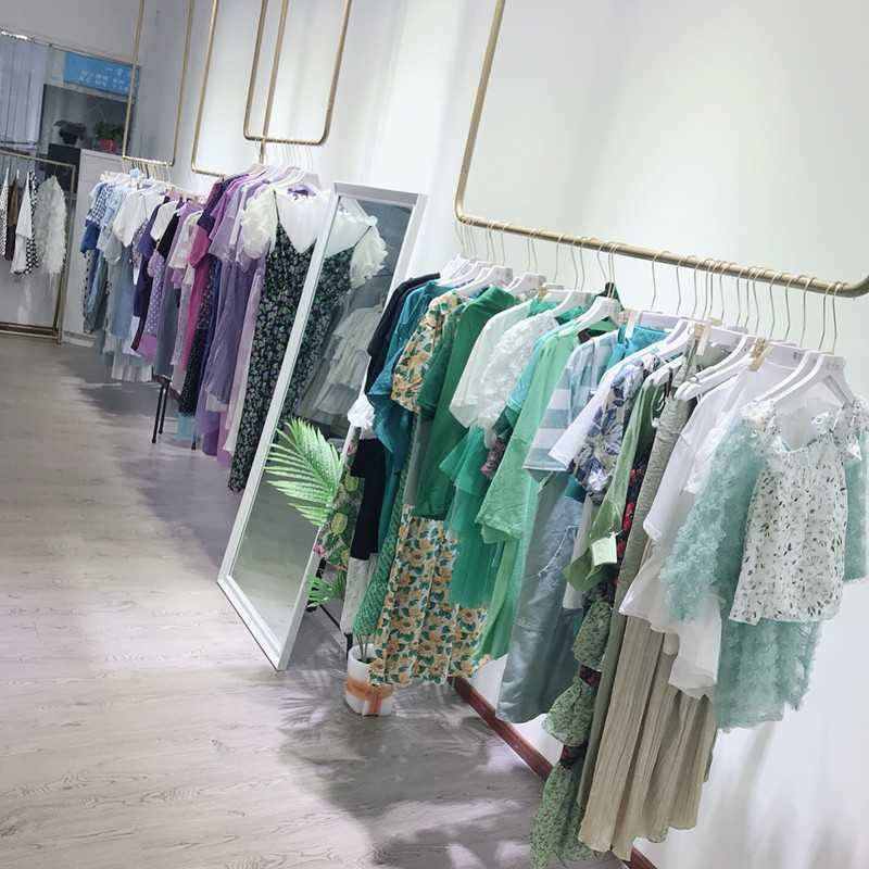 服装店展示架金色女装吊架铁艺悬挂衣服架吊顶挂衣架上墙婚纱货架