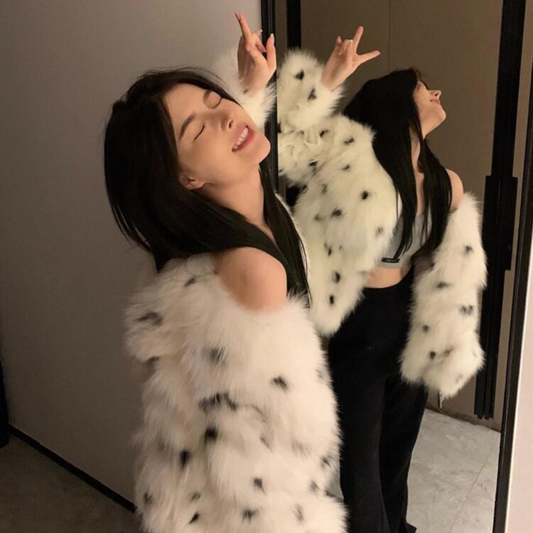 新款冬季环保狐狸毛皮草外套女年轻款高级圆领时尚洋气仿毛毛大衣