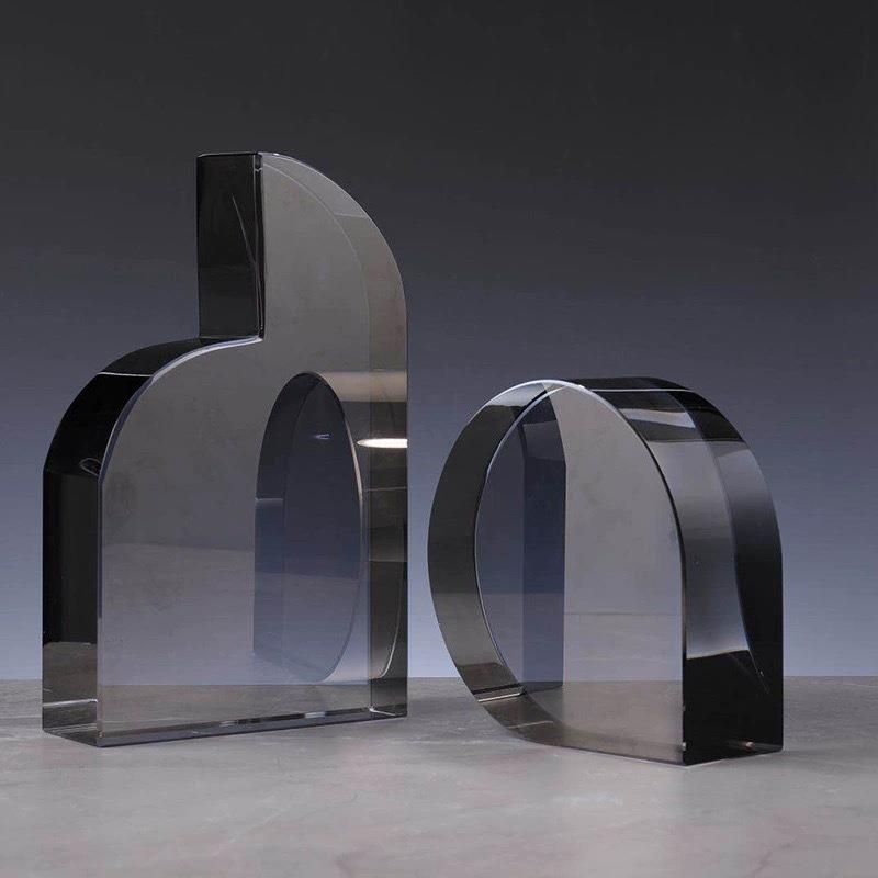 现代简约轻奢创意水晶金属书档树脂摆件样板房书房桌面软装饰品