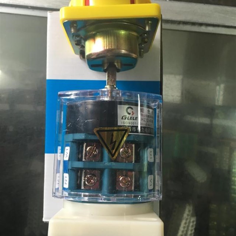 。格磊组合开关HZ12-40/08旋转转换急停挂锁型电源切断开关2节层4
