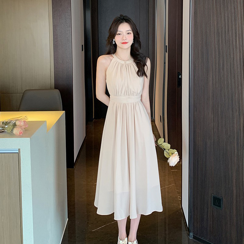 法式无袖挂脖式连衣裙女2024新款夏装高腰显瘦小个子A字中长裙子