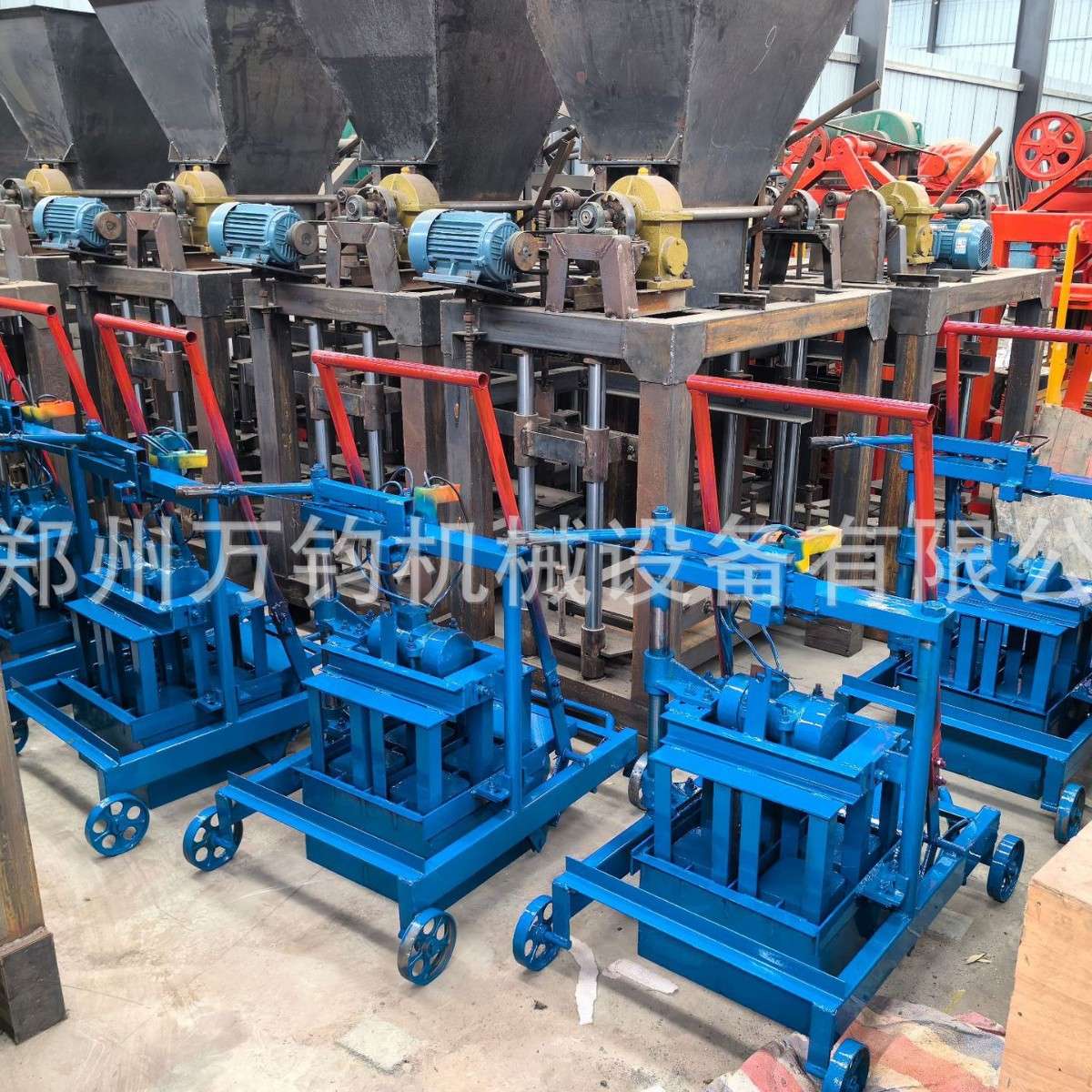 万钧出口坦桑尼亚路面花砖透水砖成型机免烧水泥砖机混凝土制砖机