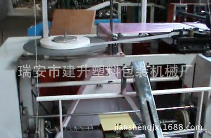全自动连卷穿绳制袋机垃圾袋