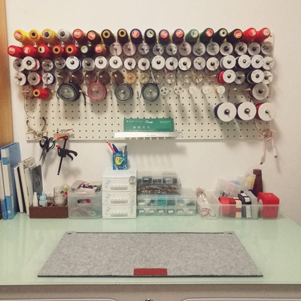 服装厂放缝纫机线架子收纳宝塔线架线托挂墙壁上放线洞洞板置物架