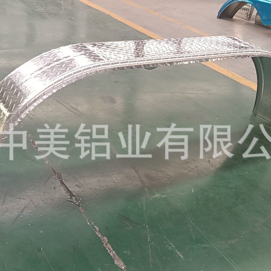 半挂货车挡泥罩 单桥挂车铝合金非光面挡泥板