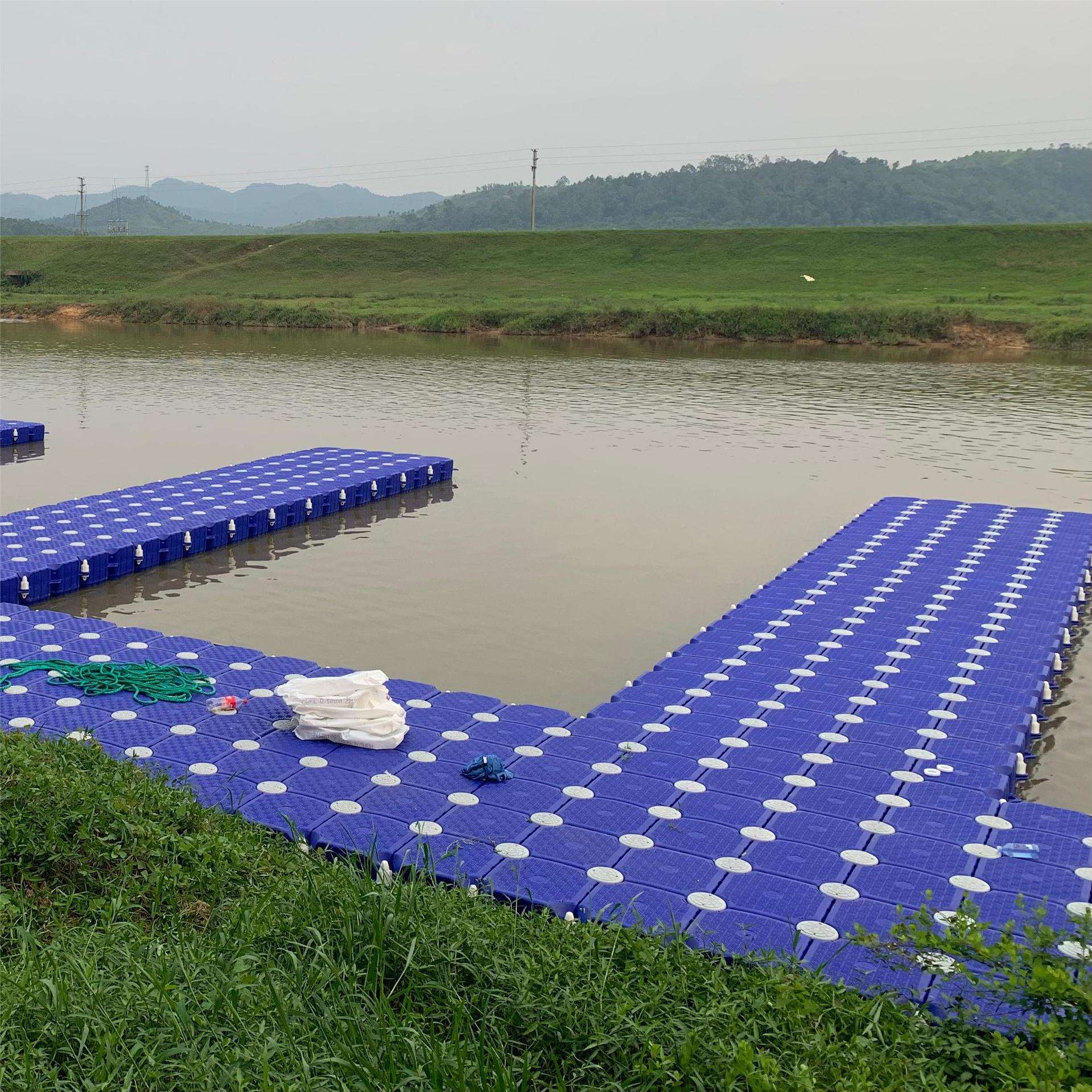 水上浮筒活动游艇码头浮桶漂浮浮桥户外景区龙舟赛养殖浮箱防撞桶
