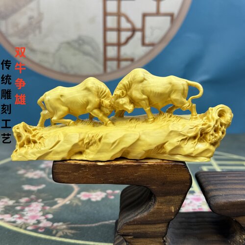 黄杨木雕刻双牛争雄牛气冲天