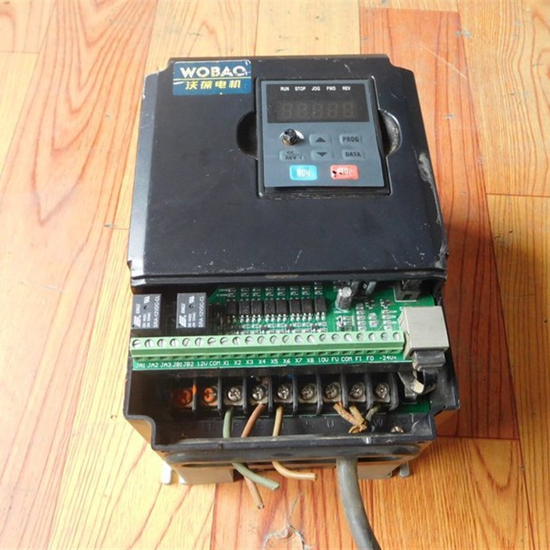 议价变频器HL3000-4015T 380V 1.5KW包好实物图议价